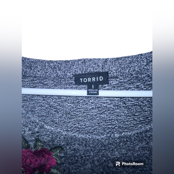TORRID Womens Sweater Size 1 Black White Heathered Embroidered Rose Long Sleeve - Picture 4 of 5